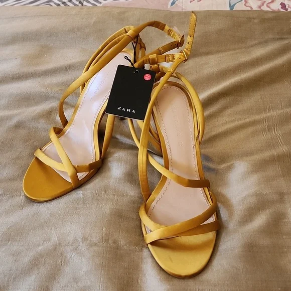 Zara NWT Canary Gold Evening Shoes - Picture 2 of 7